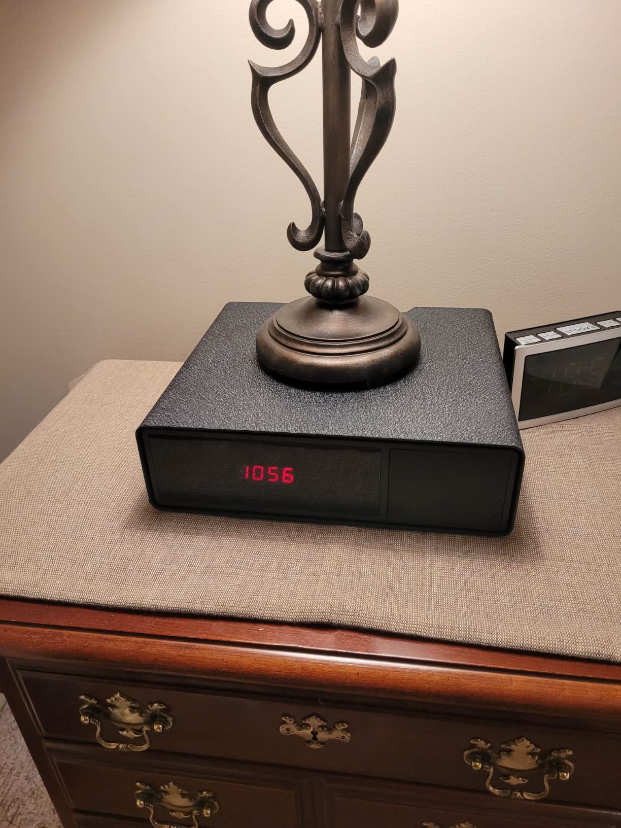 Hornady Rapid Safe Night Guard – Nightstand Gun Safe with RFID Reader, Clock, USB Ports – RFID Safe for Fast, Multiple Method Entry – Includes Rapid Safe, 3 Methods of Entry and Security Cable customer photo 1