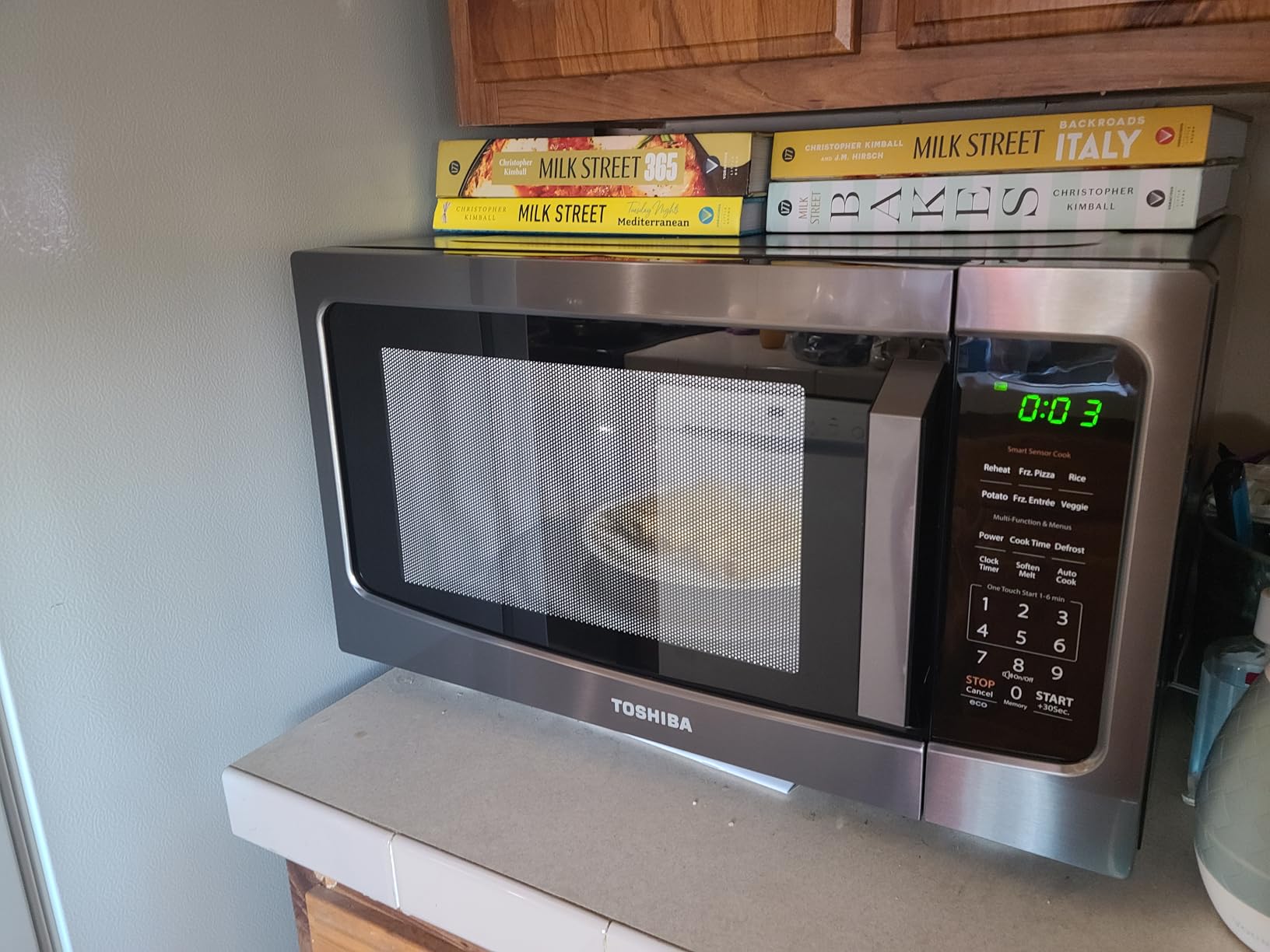 TOSHIBA Smart Microwave Oven with Sensor Reheat, 1.3 Cu.Ft, 1100W customer photo 2