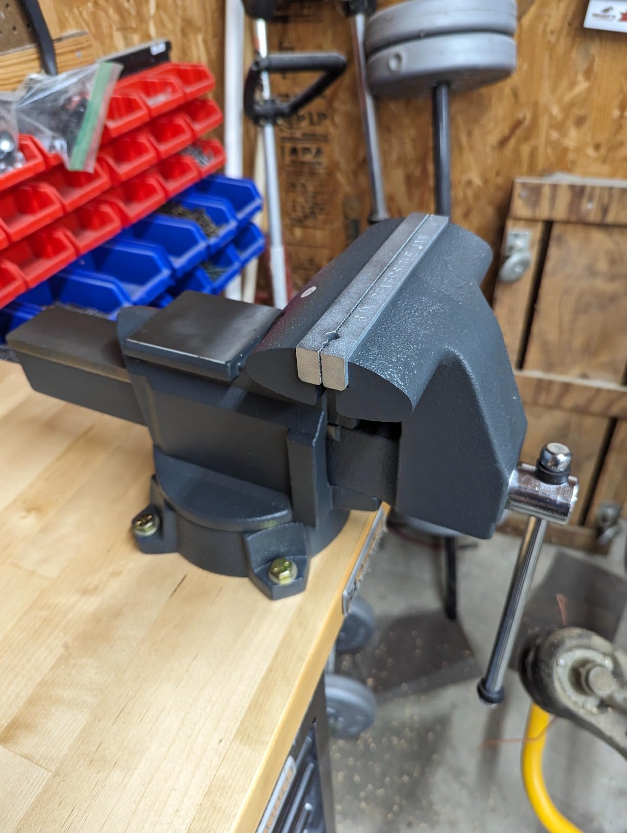 Forward CR50A 5.5 Inch Bench Vise Heavy Duty with Anvil and 210°Swivel Base customer photo 2