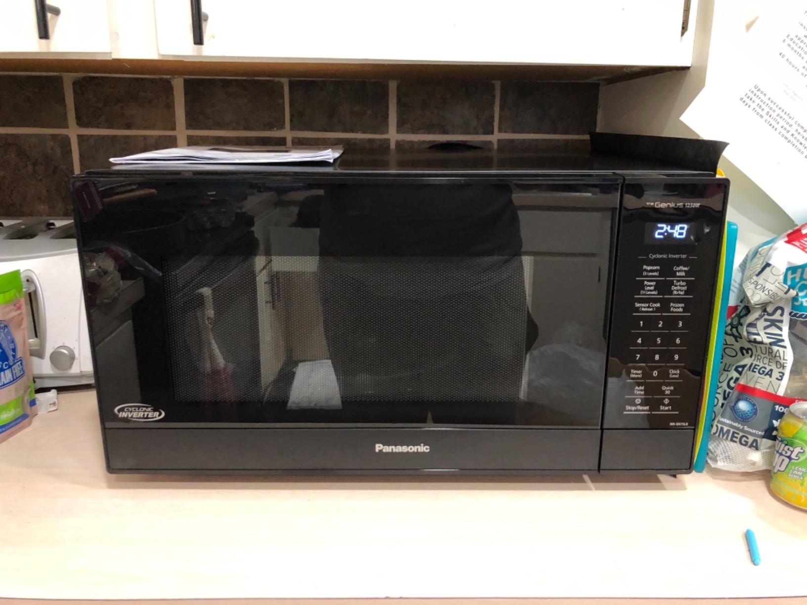 Panasonic NN-SN75LB cu.ft Cyclonic Inverter Countertop Microwave Oven 1250Watt Power with Genius Sensor Cooking, 1.6 cft, Black customer photo 1