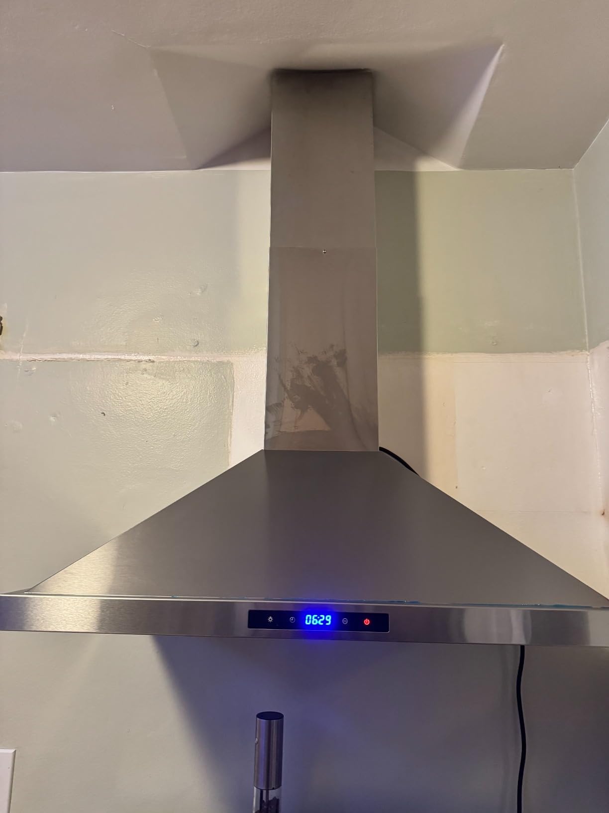 Tieasy Wall Mount Range Hood 30 inch Kitchen Hood 700 CFM with Ducted/Ductless Convertible Duct, Touch Control, Permanent Filters, Stainless Steel, 3 Speed Exhaust Fan, LED Light customer photo 1