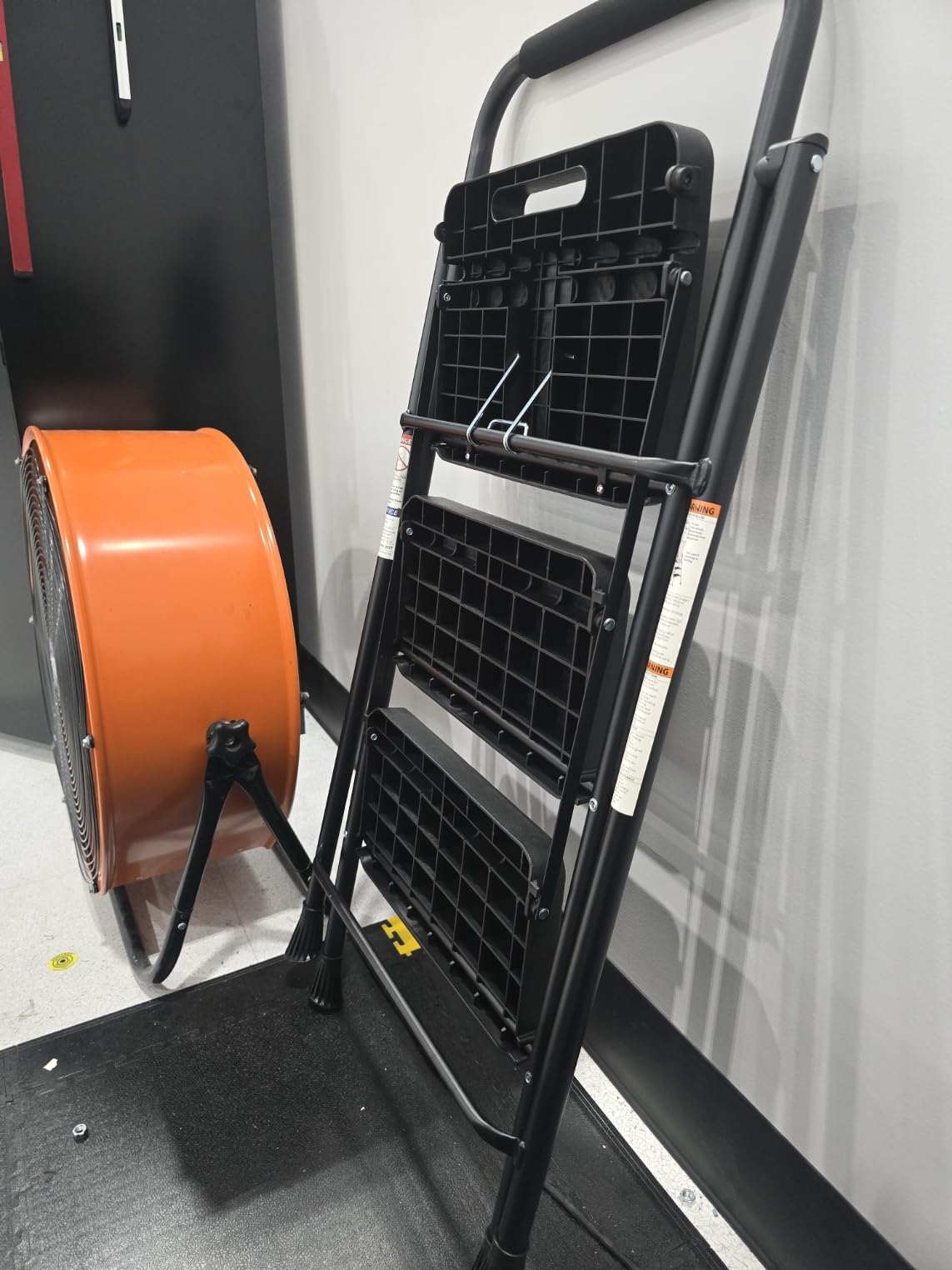 HBTower Step Ladder, Folding Step Stool with Wide Anti-Slip Pedal customer photo 2