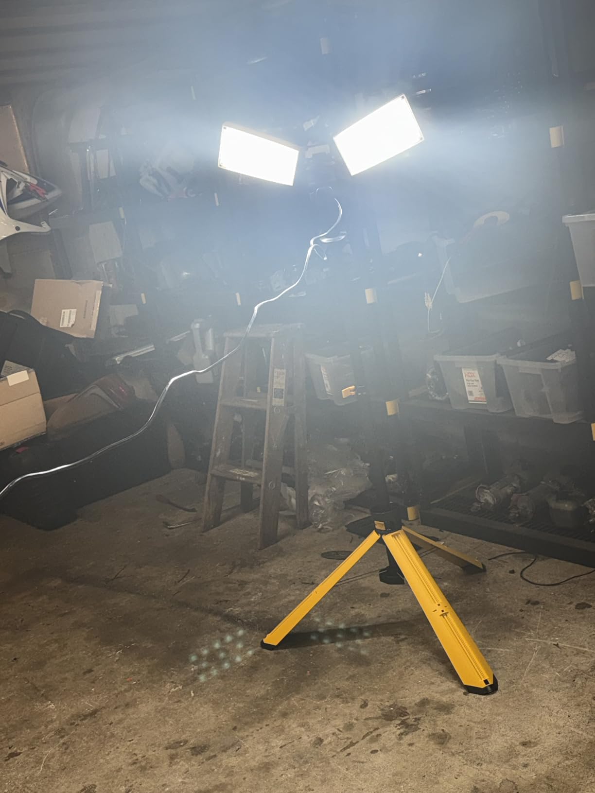 LUTEC Upgraded 5000K 15000 LM 105 W LED Work Light with Telescoping Tripod customer photo 2