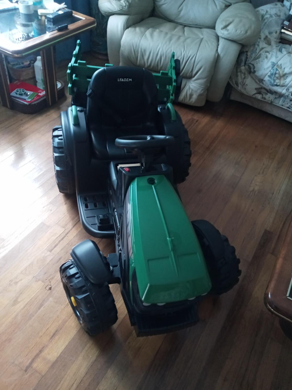 JOYMOR Ride on Tractor with Remote Control, 25W Motors Electric Tractor with Trailer for Toddler, 12V Battery Powered Ride on car Toy for Boys and Girls customer photo 2