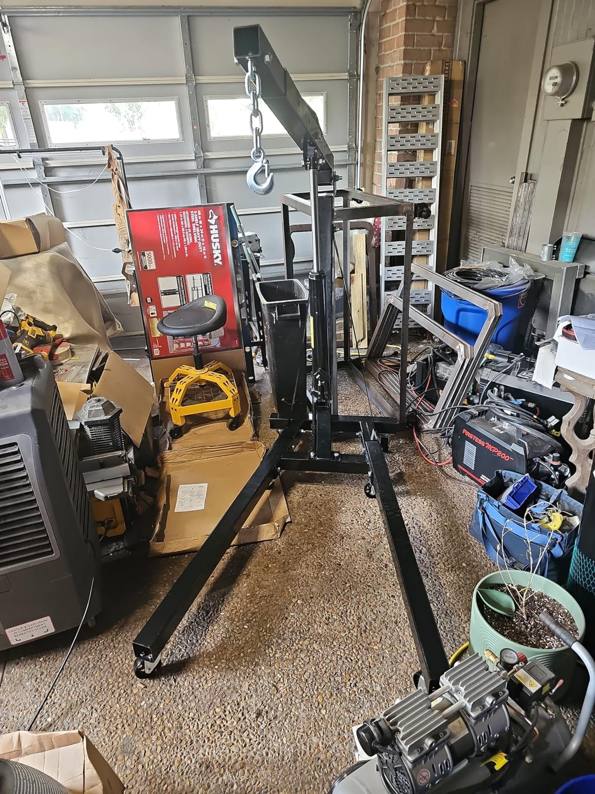 Goplus 2 Ton Folding Engine Lift with 6 Wheels, Heavy Duty Steel Hydraulic Shop Crane, Cherry Picker for Garage, Workshop, 4400 LBS customer photo 2