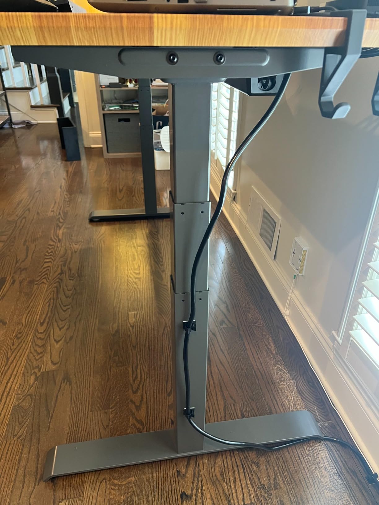 Vari Classic Electric Standing Desk – 60x30 – Reclaimed Wood/Slate customer photo 2