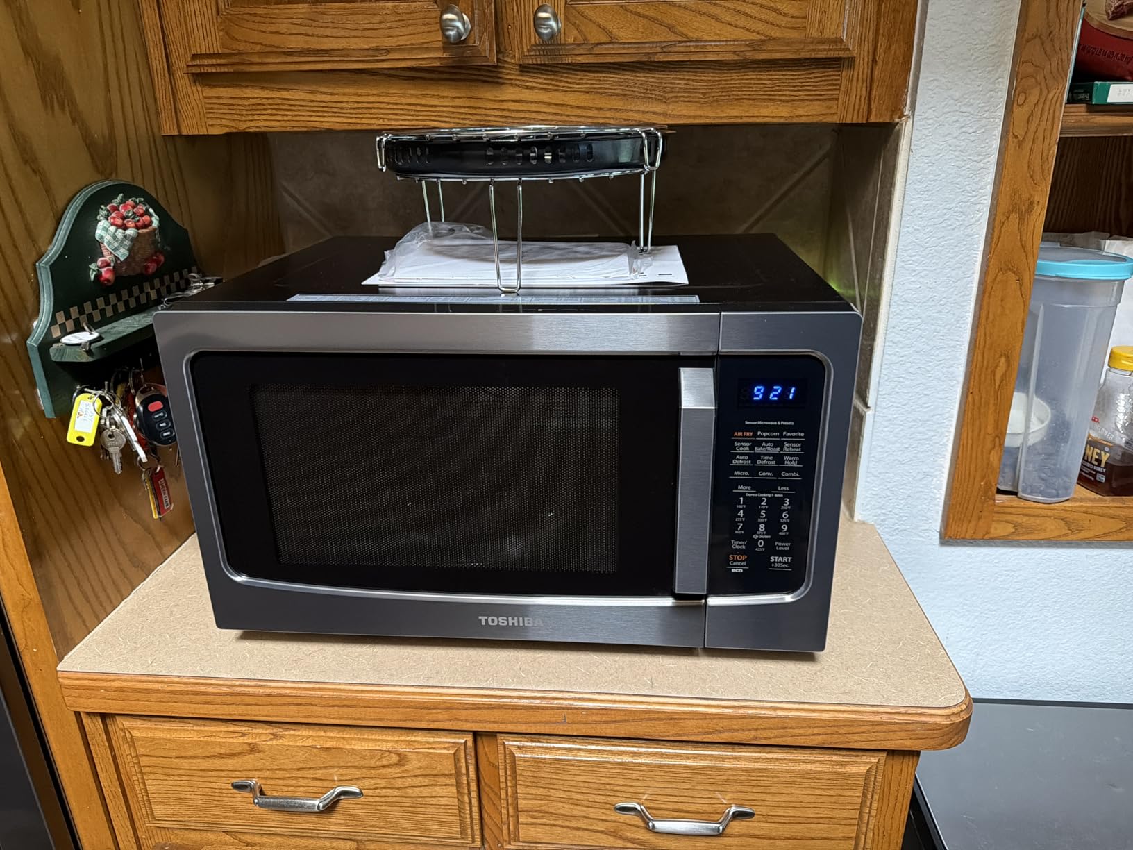 TOSHIBA 4-in-1 Countertop Microwave Oven with Air Fryer, 1.5 Cu.Ft, 1000W customer photo 1