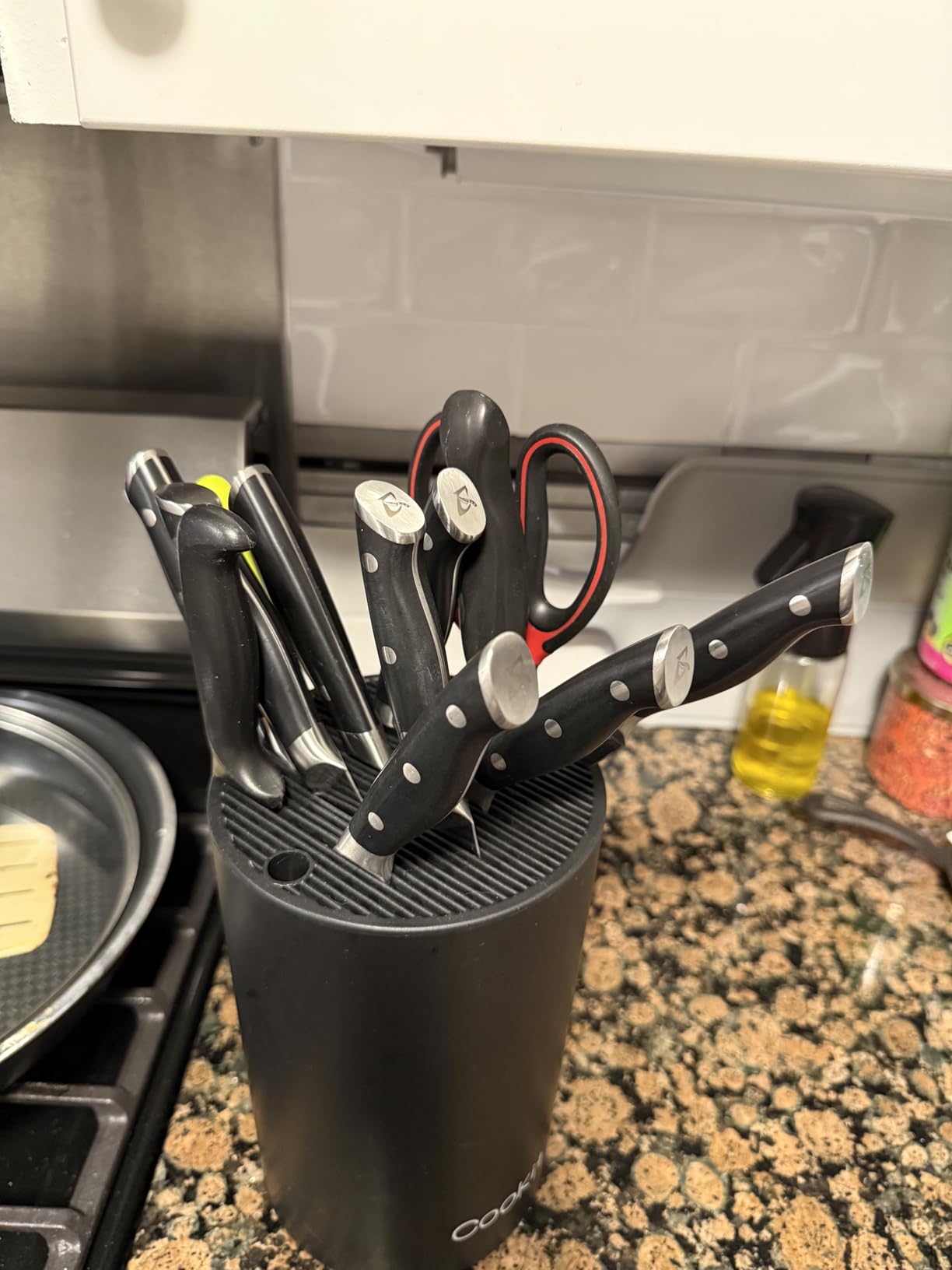 Knife Block Without Knives, Cookit Universal Round Knife Block Only, Detachable Knife Holder for Easy Cleaning, Space Saver Knife Storage Holder with Scissors Slot, Black customer photo 1