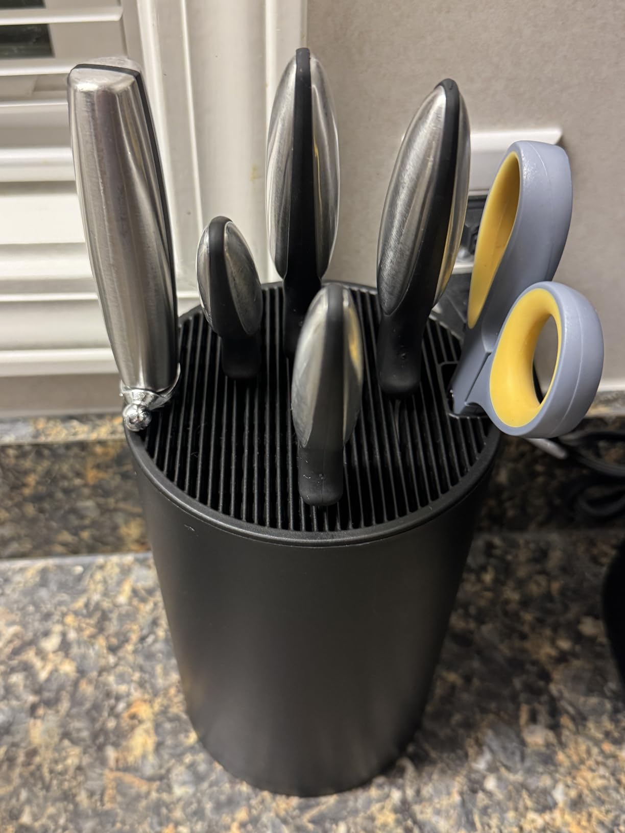 Knife Block Without Knives, Cookit Universal Round Knife Block Only, Detachable Knife Holder for Easy Cleaning, Space Saver Knife Storage Holder with Scissors Slot, Black customer photo 2