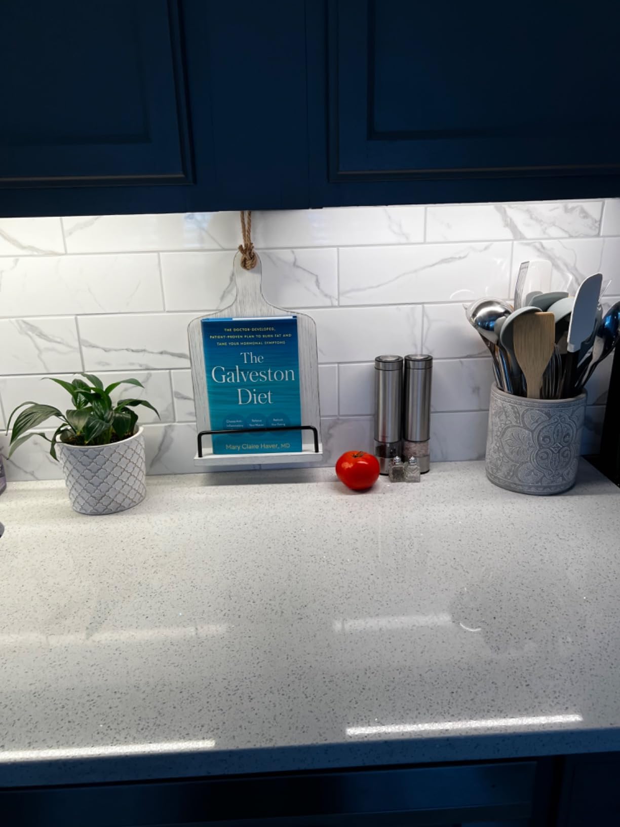 Soligt Cookbook Stand for Kitchen Counter - Brown customer photo 2