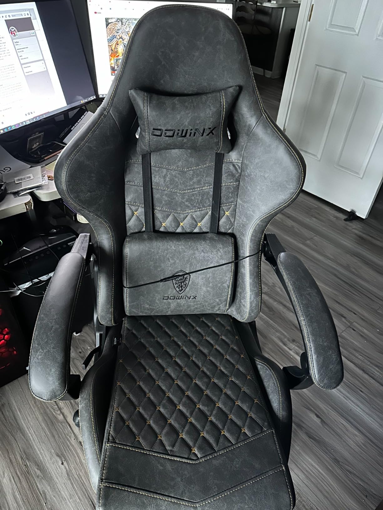 Dowinx Big & Tall Vintage Gaming Chair for Adults, 400 lb Capacity Heavy Duty Ergonomic Computer Chair with Massage Lumbar, Footrest & Easy Side Recline, Red customer photo 2