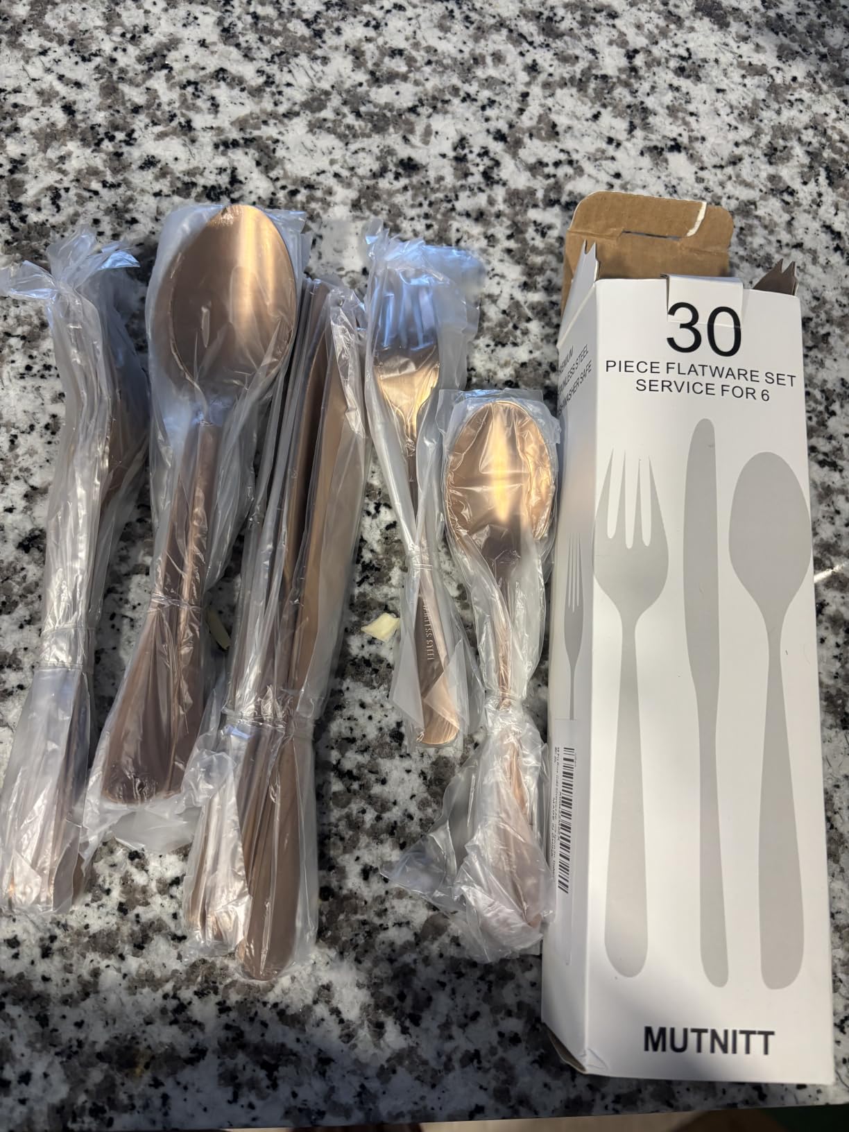 MUTNITT 30 Pcs Silverware Set Service for 6,Premium Stainless Steel Flatware Set,Mirror Polished Cutlery Utensil Sets,Durable Kitchen Eating Tableware Sets,Include Fork Knife Spoon,Dishwasher Safe customer photo 2