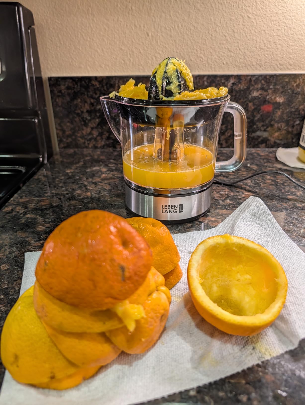 LEBENLANG Orange Juicer Electric - 2 cones & BPA-free I High juice yield & Large Volume I 24oz Lemon Juicer Squeezer I Electric Citrus Juicer Orange Juice Press Juicers Exprimidor De Naranjas Limones customer photo 1