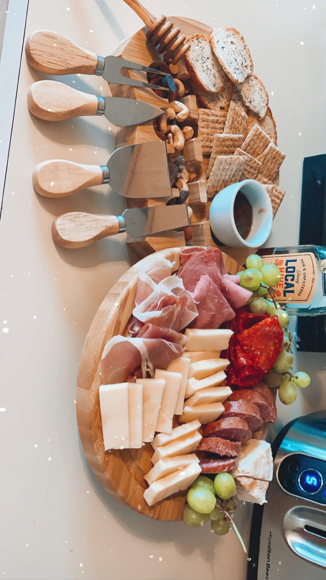 Bamboo Cheese Board with Knife Set and Slate – 12 inch Round Charcuterie Board, Serving Tray, Platter, Wood Cheeseboard Set – Gift Idea – BlauKe® customer photo 1