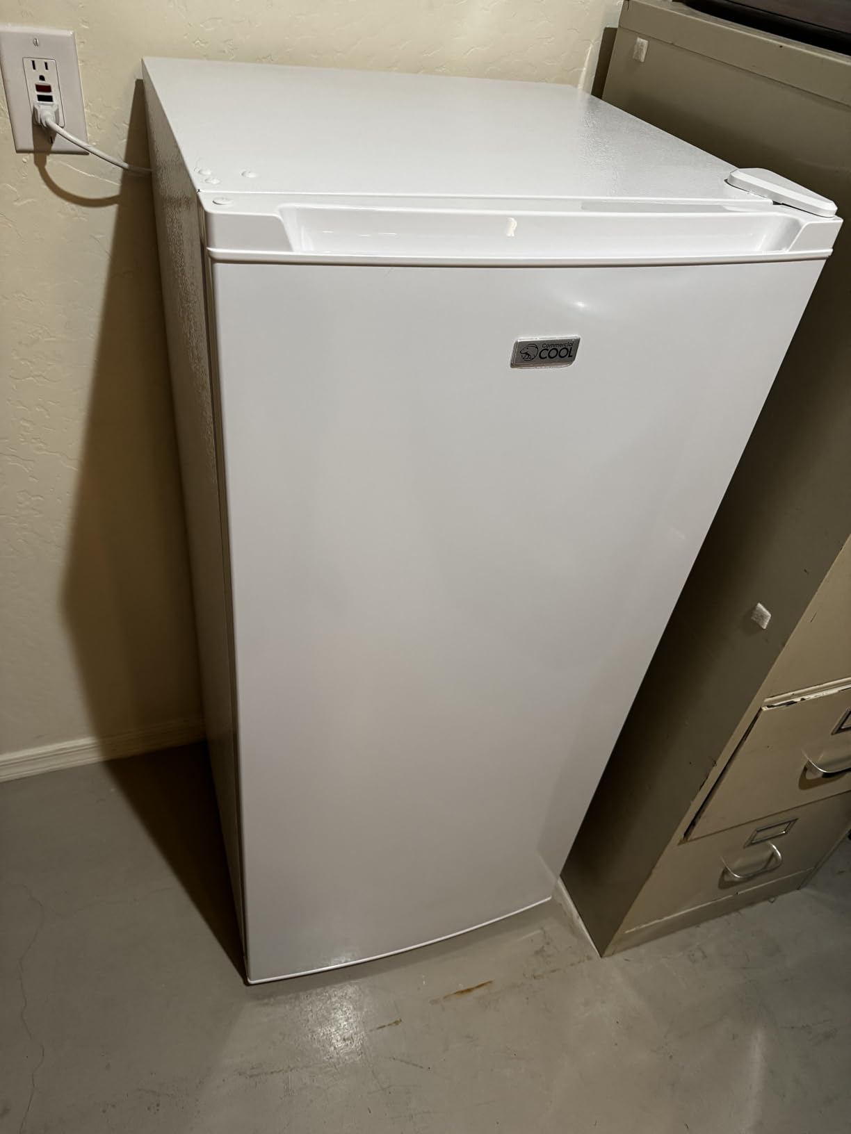 Commercial Cool Upright Freezer, Stand Up Freezer 5 Cu Ft with Reversible Door, White customer photo 2
