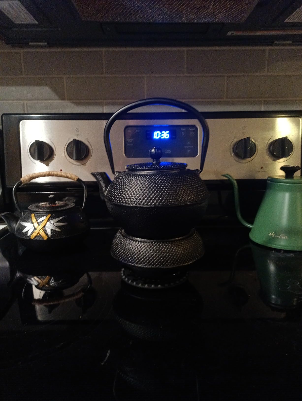 Velaze Cast Iron Teapot Set with Infuser,Japanese Style,2 Cups,700ML,23oz customer photo 1