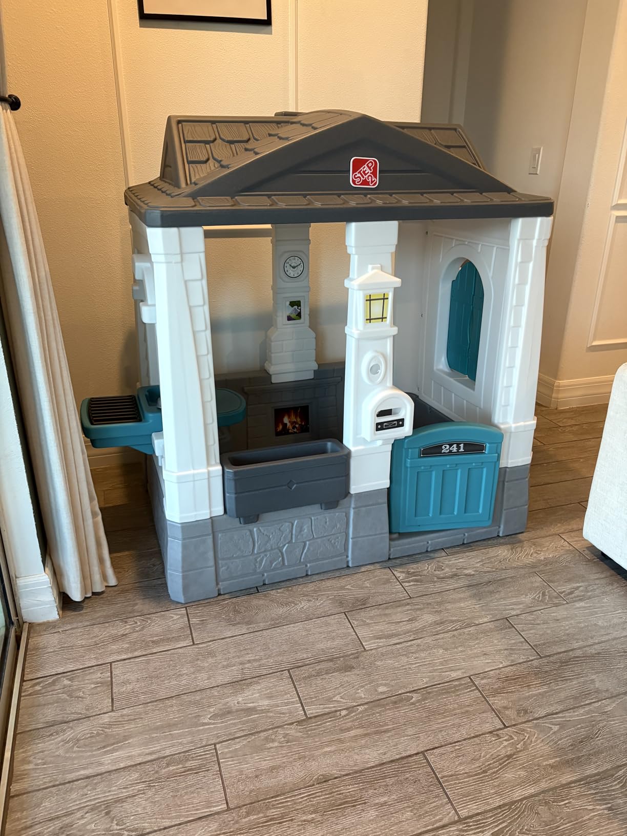 Step2 Neat & Tidy Cottage Kids Playhouse, Indoor and Outdoor Playset, Interactive Sounds, Toddlers 1.5+ Years Old, Easy to Assemble, Grey customer photo 1