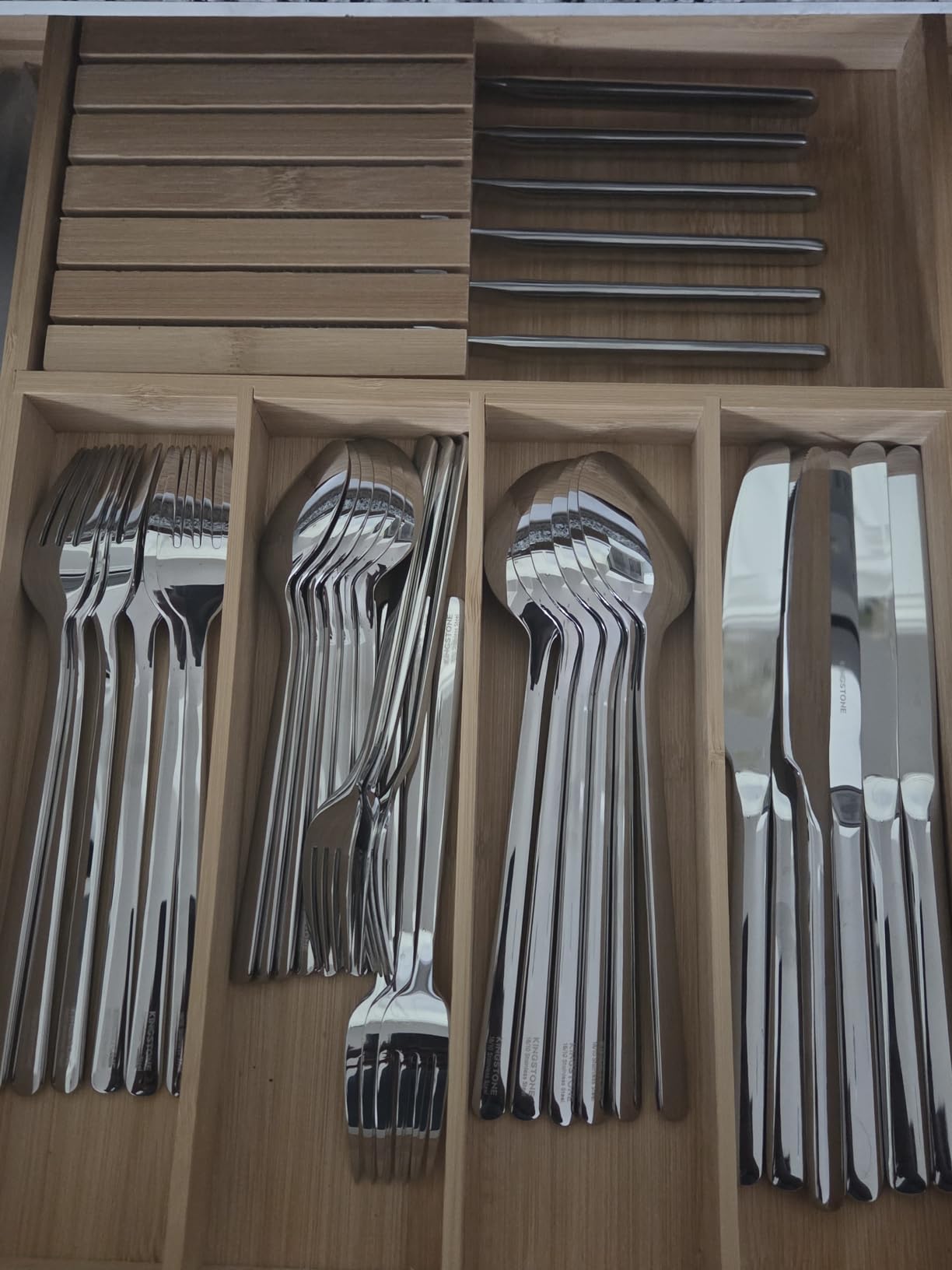 KINGSTONE Silverware Set, 20 Piece Flatware Cutlery Set for 4, 18/10 Stainless Steel Silverware Mirror Polished Dishwasher Safe for Home, Restaurant, Wedding, Party(Silver, 20 pieces for 4) customer photo 1