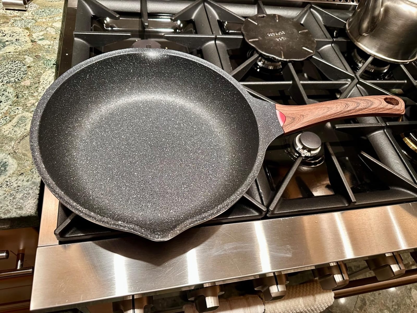 Vinchef Nonstick Deep Frying Pan Skillet with Lid, 11in/5Qt Saute Pan, German 3C+ Ceramic Coating Technology, Heat Indicator, Induction Compatible customer photo 2