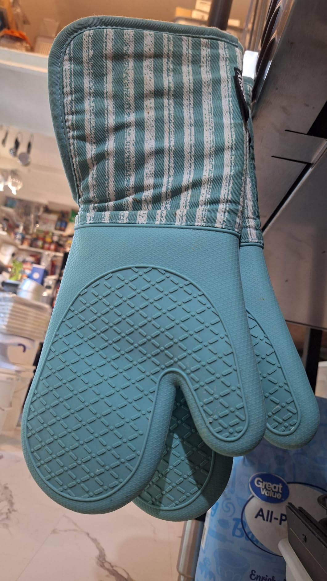 Alselo Silicone Oven Mitts Heat Resistant 932℉ with Waterproof & Non-Slip customer photo 1