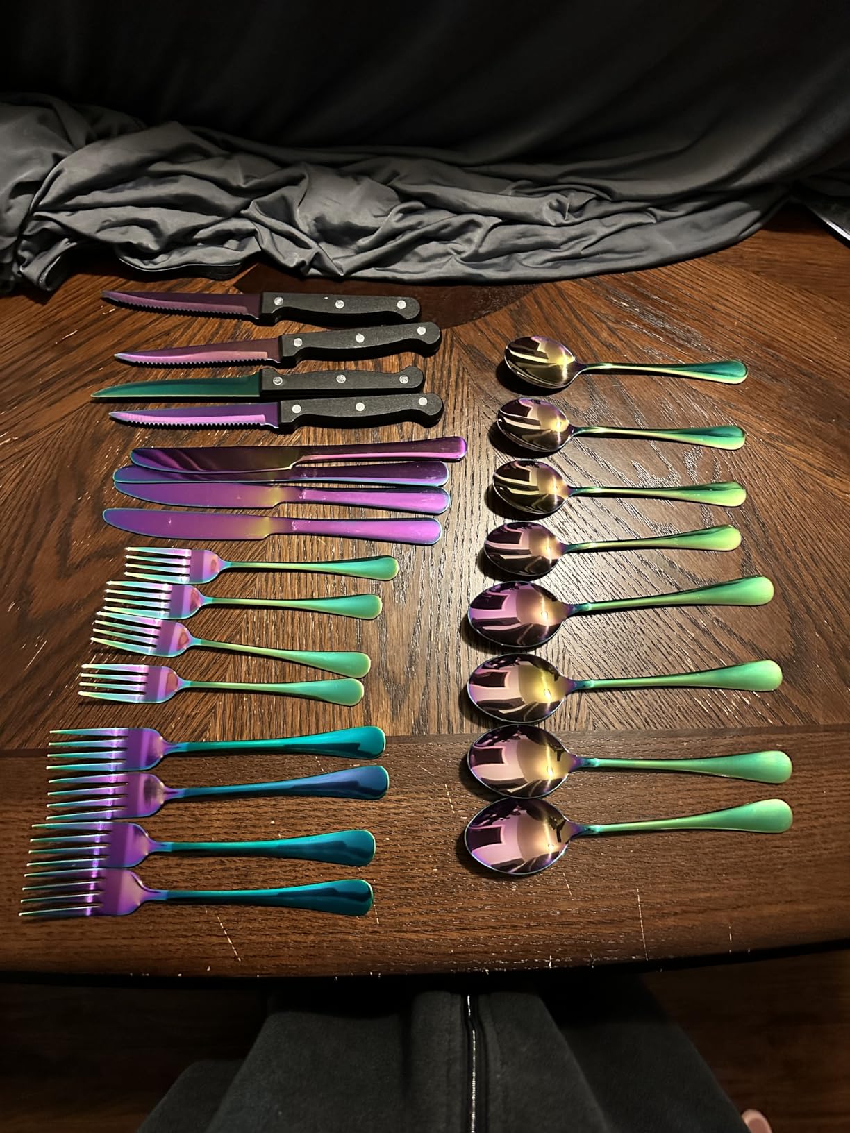 24 Pcs Silverware Set with Steak Knives for 4, Stainless Steel Flatware Set, Mirror Polished Cutlery Utensil Sets, Home Kitchen Eating Tableware, Dishwasher Safe customer photo 1