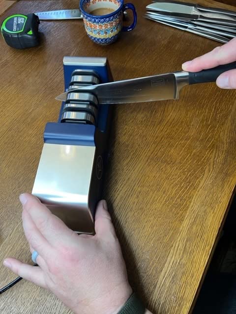Homly Professional Electric Knife Sharpeners for Kitchen Knives with Diamond Abrasives and Precision Angle Guides, Multifunctional 3-Stage Slots, Applicable to Straight Knife and Ceramic Knife customer photo 1