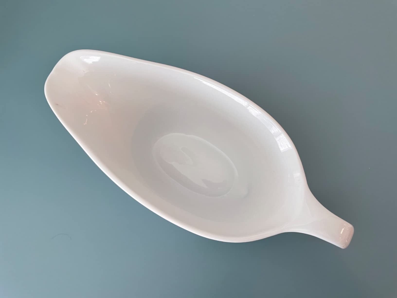 Heartland Home 16oz Porcelain Gravy Boat with Spout – Large Gravy Bowl for Sauce, Cream, and Milk with Large Pourer and Fewer Drips - Microwave and Dishwasher Safe – Classic Ceramic Gift, White customer photo 2