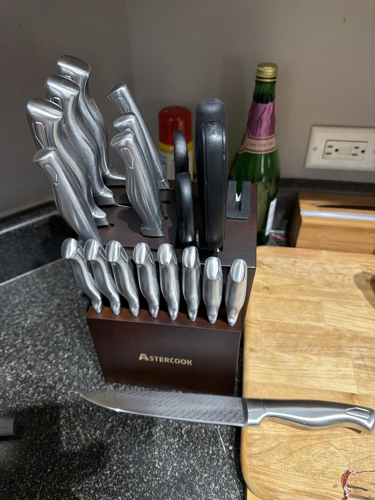 Astercook Knife Set, 15-Piece Kitchen Knife Set with Block, Built-in Knife Sharpener, German Stainless Steel Knife Block Set, Dishwasher Safe Kitchen Utensils Set customer photo 2