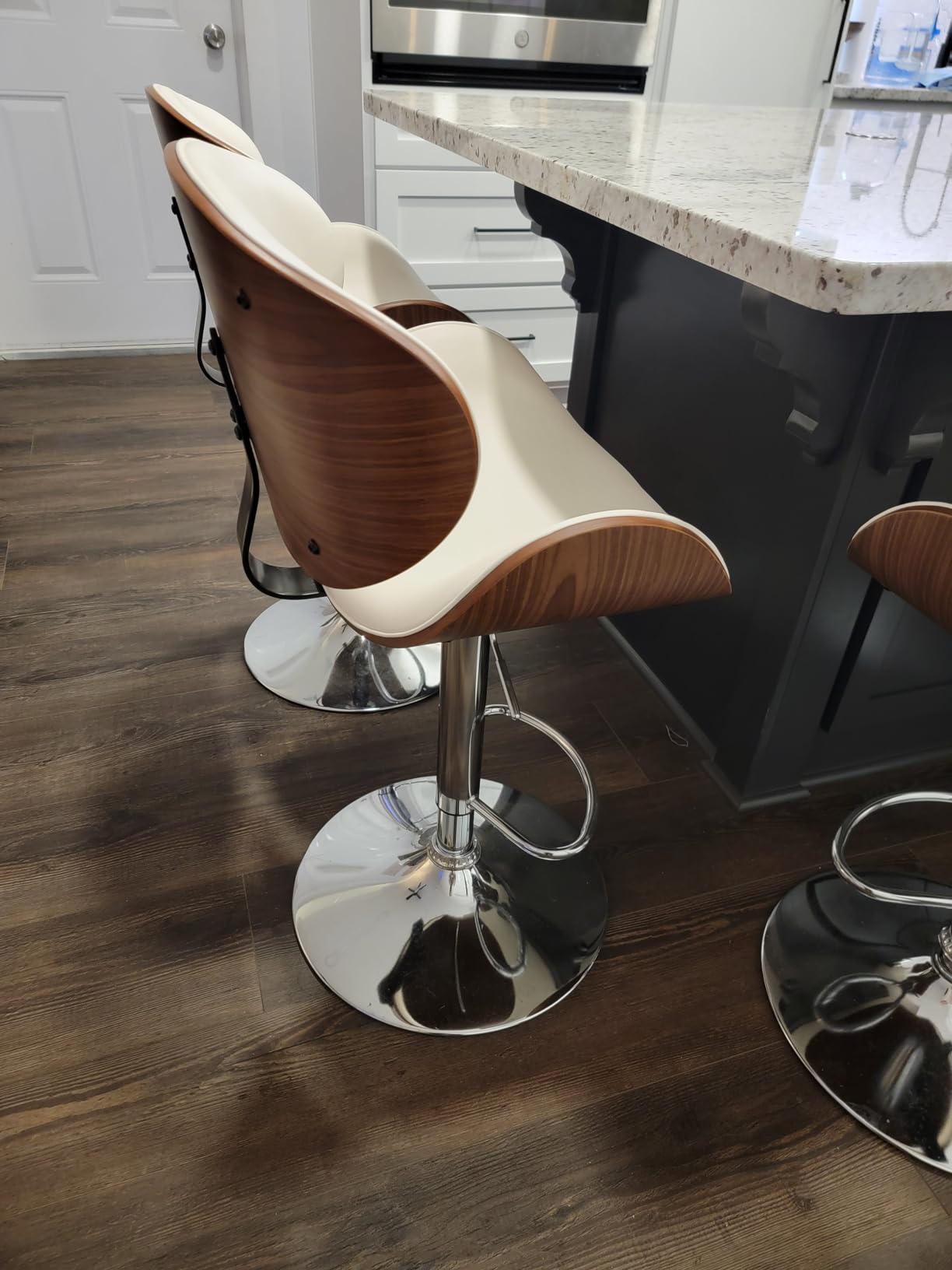 YaFiti Swivel Bar Stools Set of 2, Bar Stools for Kitchen Counter, Black customer photo 2