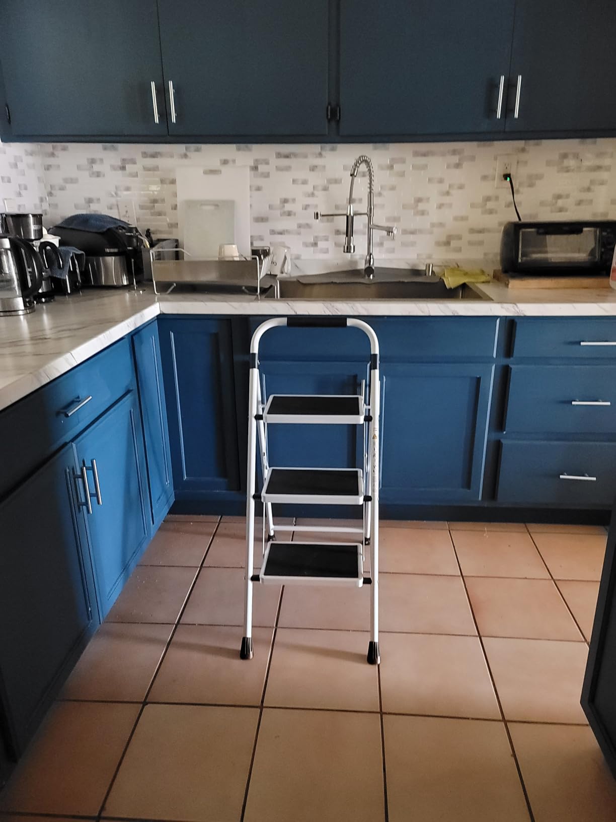 KINGRACK Step Ladder, 4 Step Folding Ladder with Handrails customer photo 1