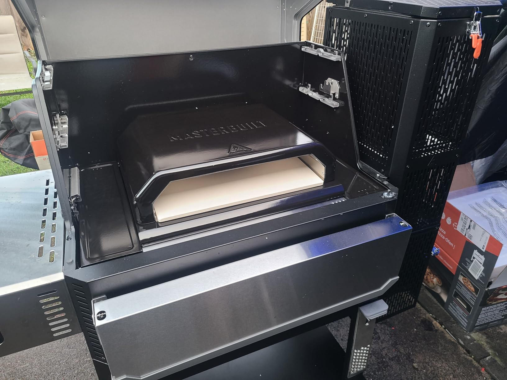 Masterbuilt® Gravity Series Outdoor Pizza Oven Accessory insert with Ceramic Pizza Stone, Porcelain-Coated Exterior with Stainless Steel Interior in Black, Model MB20181722 customer photo 2