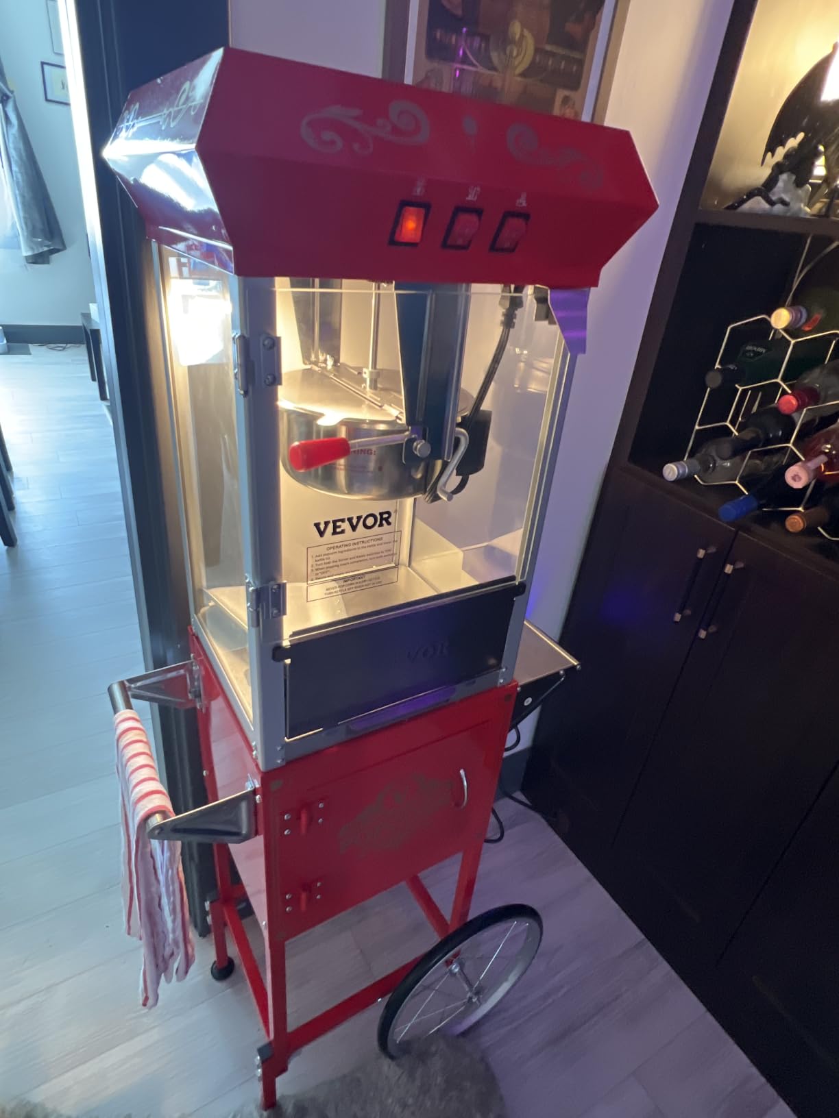 VEVOR Commercial Popcorn Machine, 8 Oz Kettle, 850 W Popcorn Maker on Wheels for 48 Cups per Batch, Theater Style Popper with 3-Switch Control Steel Frame Tempered Glass Doors Cart 1 Scoop 2 Spoons customer photo 2
