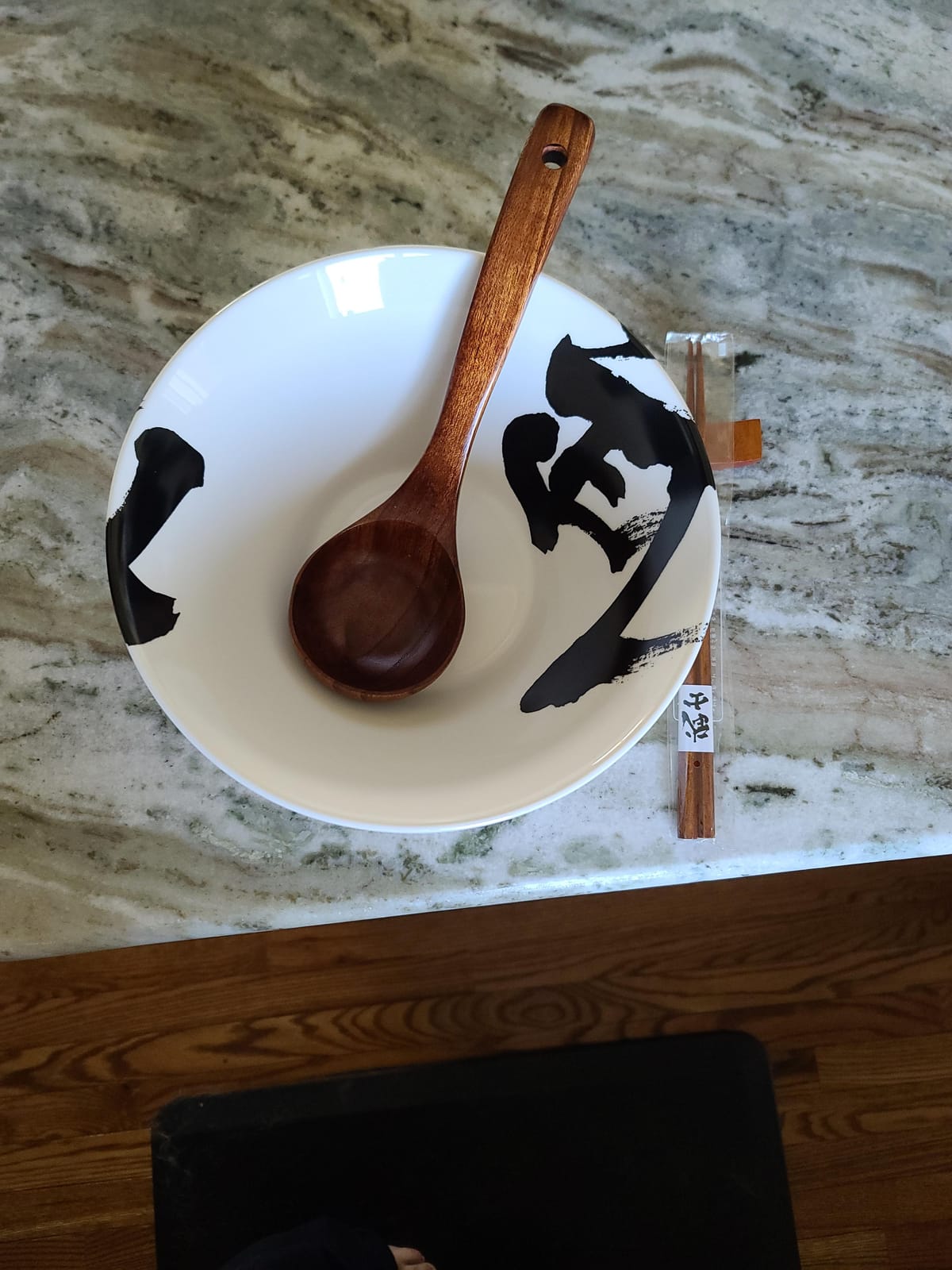 BICETTO Japanese Ramen Bowl Set with Great Wave Design - 60oz Large Ceramic Bowls, Spoons, Chopsticks for Ramen, Pho, Salad, Poke - Premium Gift for Ramen Lovers - Microwave & Dishwasher Safe customer photo 2