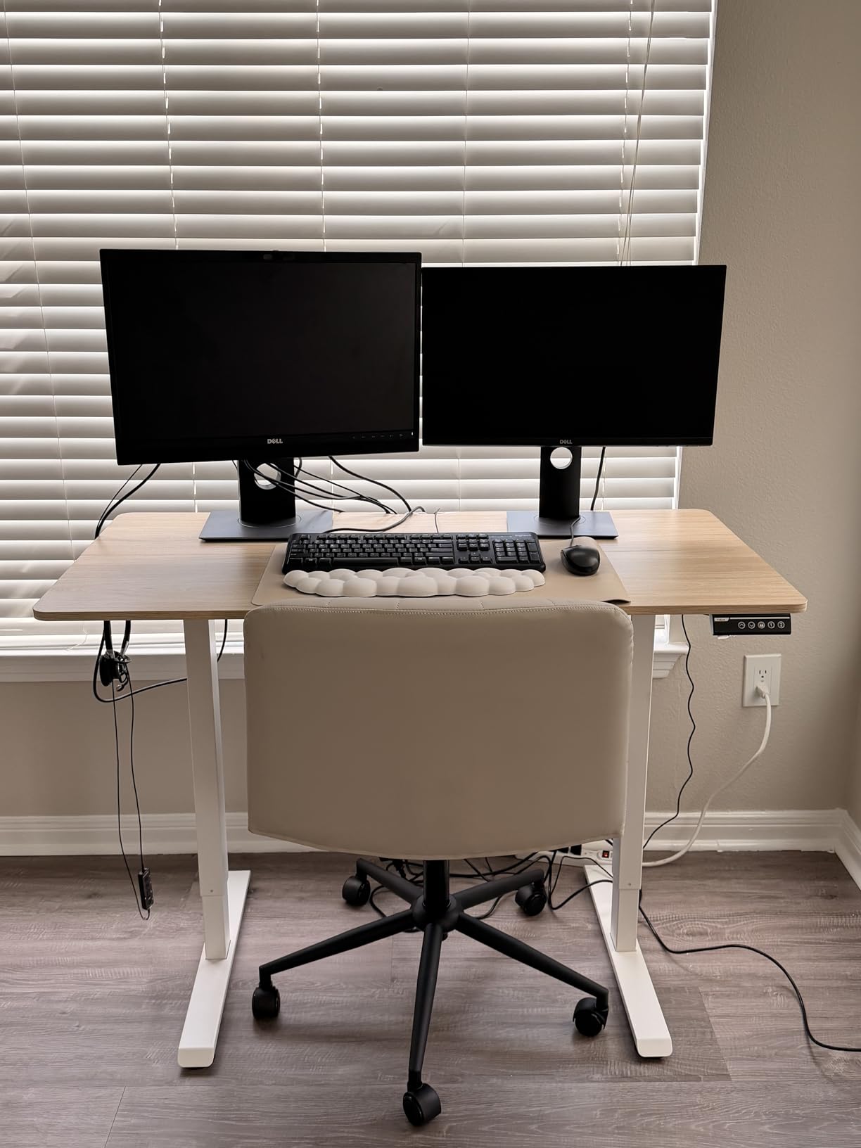 Marsail Armless-Office Desk Chair with Wheels: PU Leather Cross Legged Wide Chair,Comfortable Adjustable Swivel Task Chairs for Home,Office,Make Up,Small Space,Bed Room(Light Beige) customer photo 2