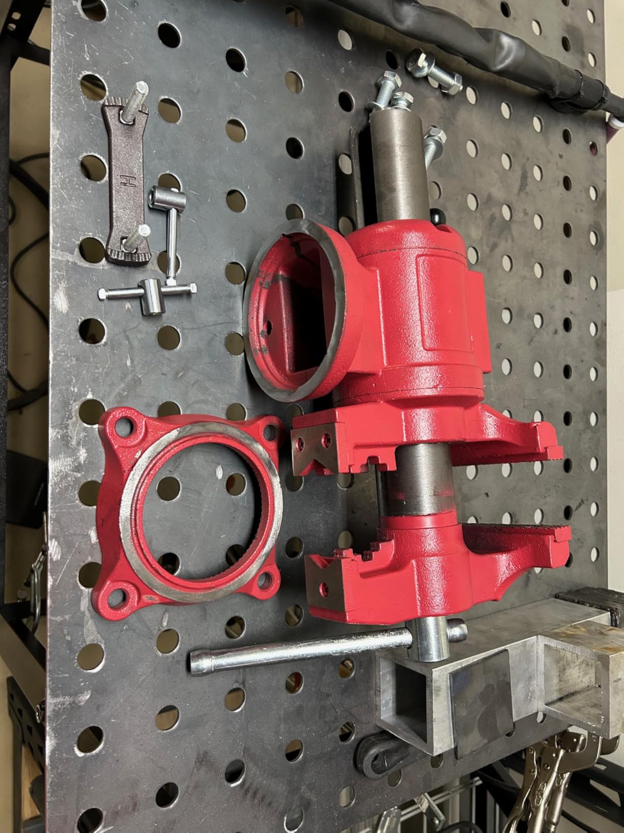 6” 360° Multi-Purpose Ductile Iron Bench Vise, 9900LB customer photo 1