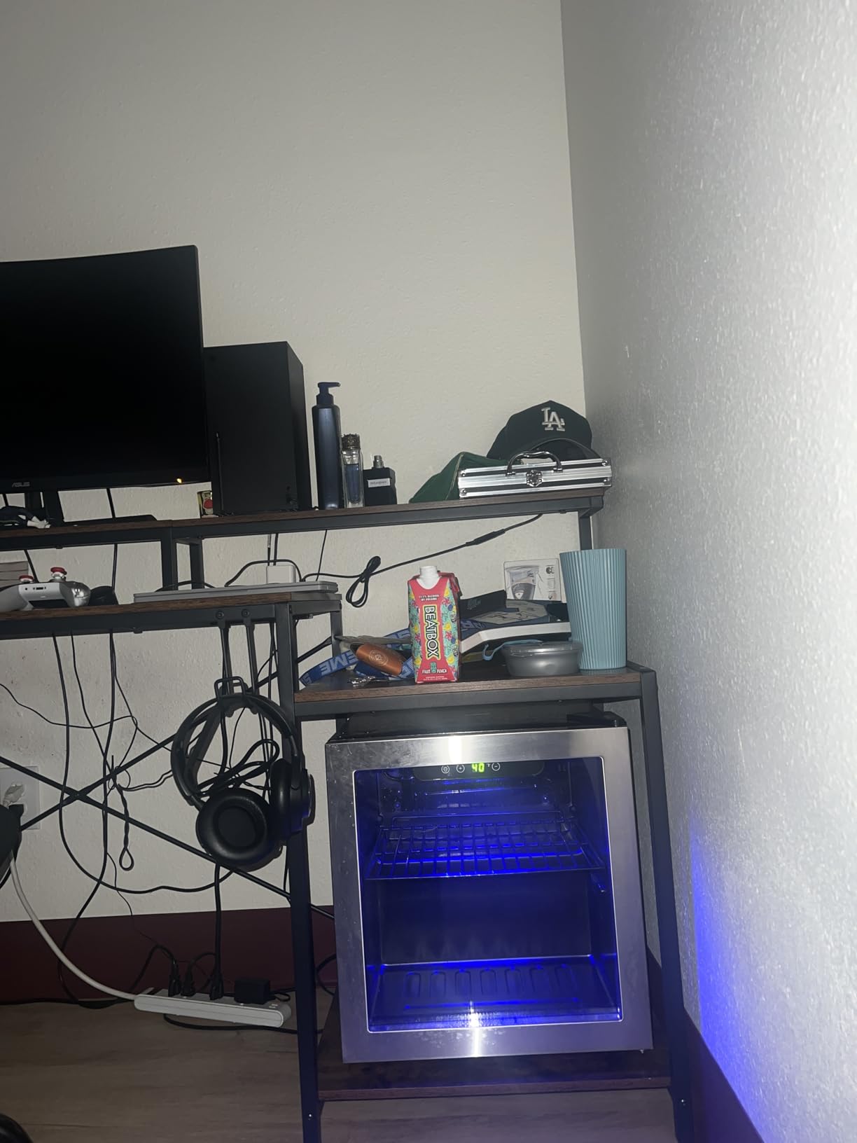 Bestier 71.5 Inch L‑Shaped Gaming Desk with LED & Power Outlets, Black customer photo 1