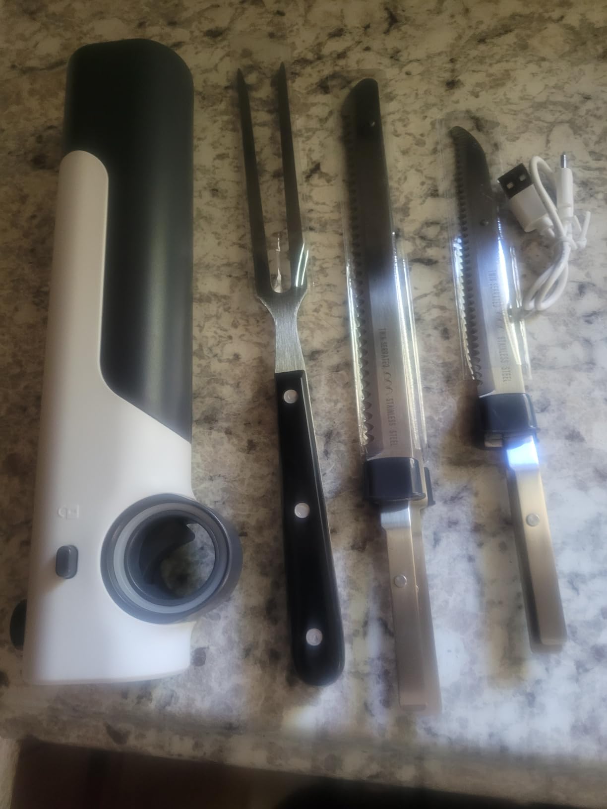Cordless Electric Knife Rechargeable for Carving Meats & Bread Slicing customer photo 2