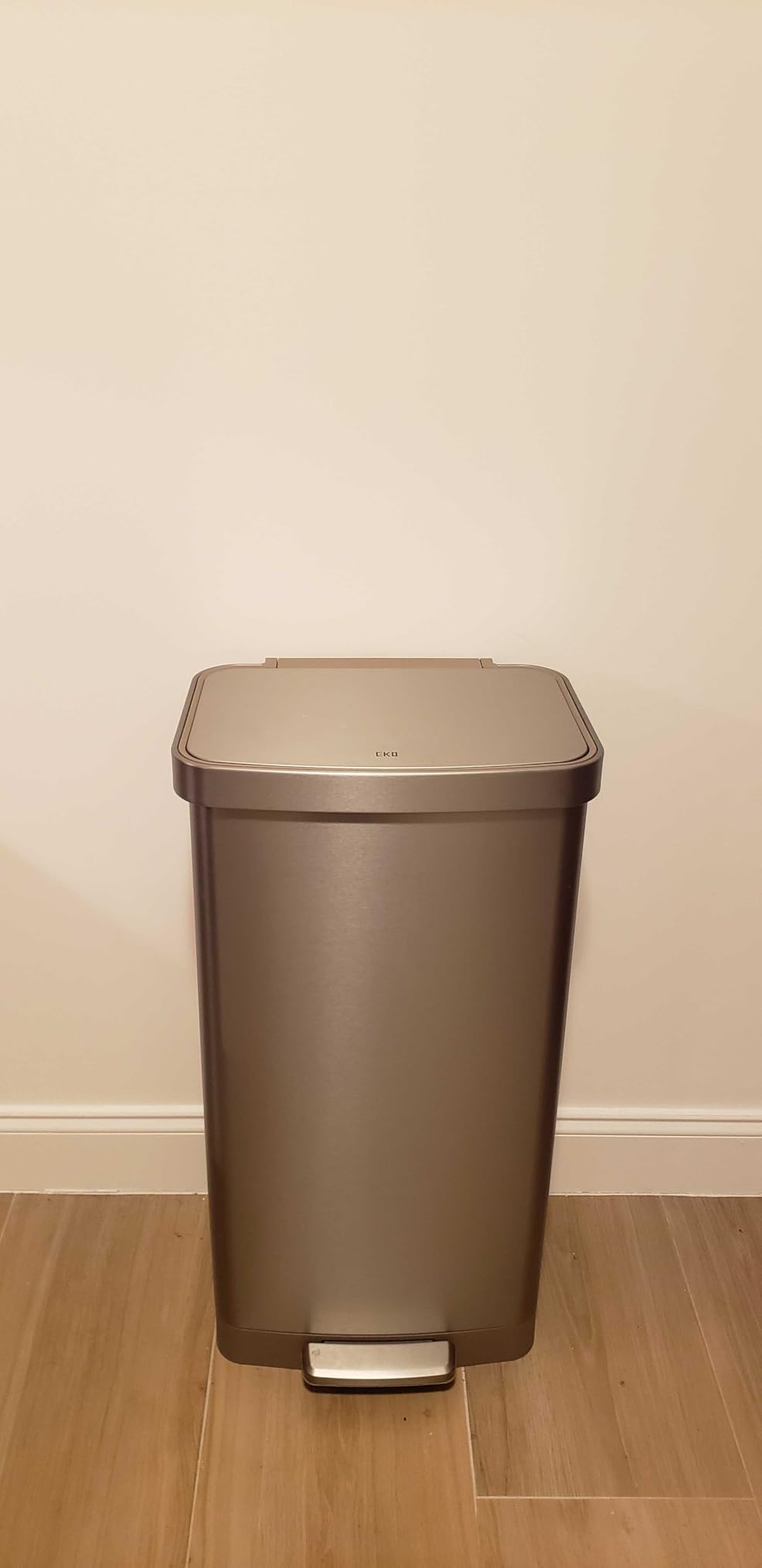 EKO Hudson Matte Stainless 75 Liter/20 Gallon Step Trash Can with Rear Trash Bag Storage Compartment customer photo 1