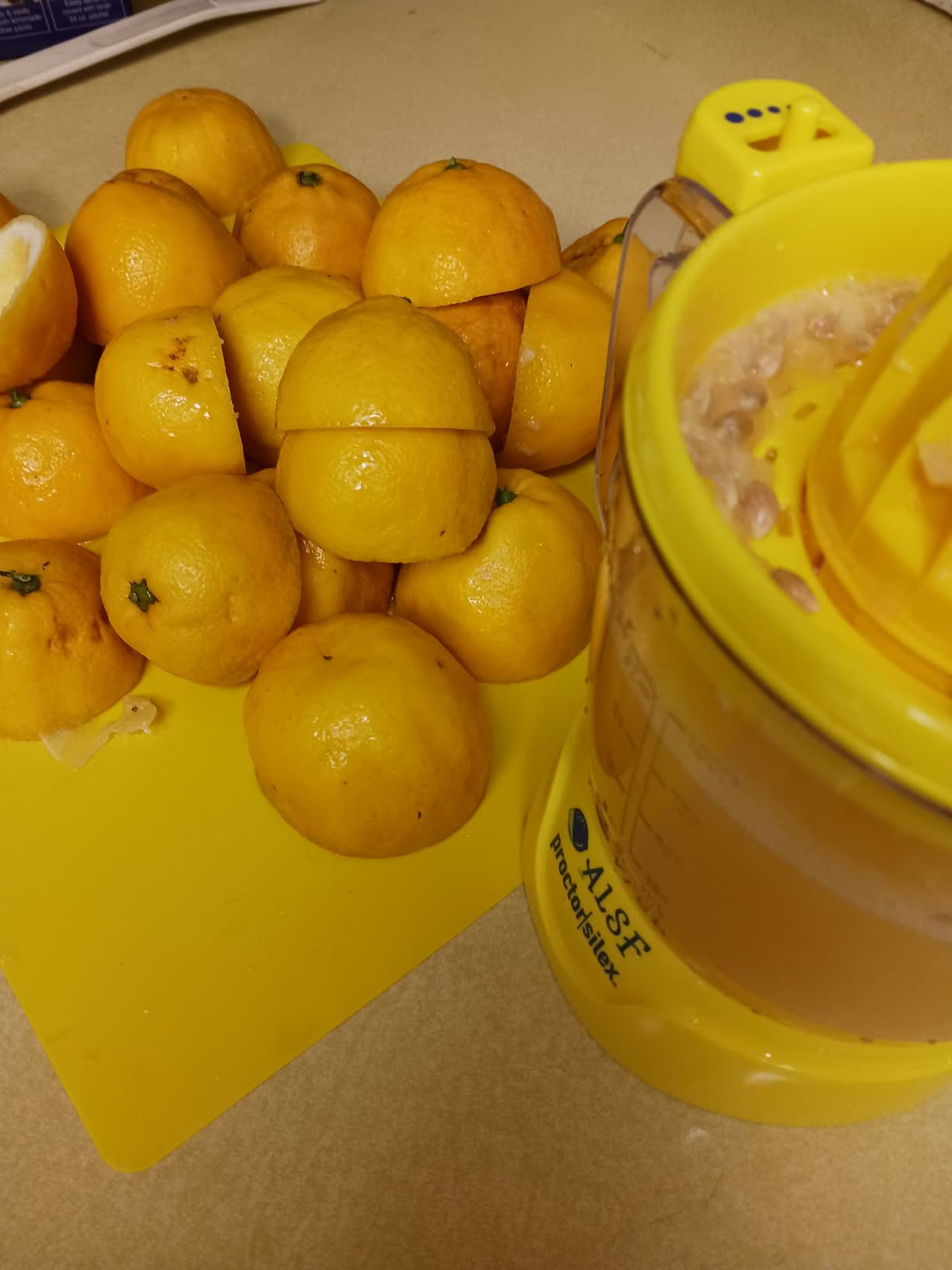 Proctor Silex Alex's Lemonade Stand 34 oz. Electric Citrus Juicer customer photo 1