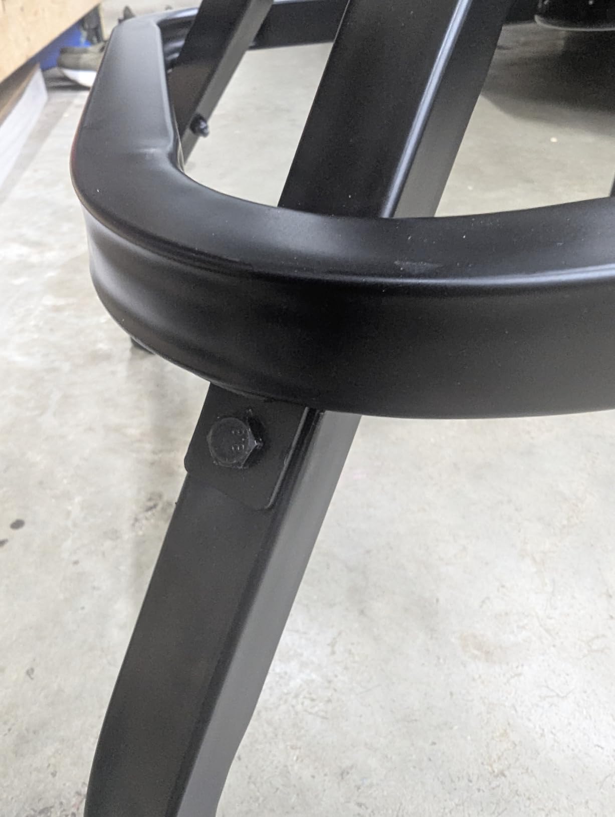 Garage Stool, Adjustable Height Swivel Work Mechanic Shop Stool with Backrest, Pneumatic Shop Chair for Home, Workshop, 300 LBS Capacity, 360° Rotation, Heavy Duty, Black customer photo 1