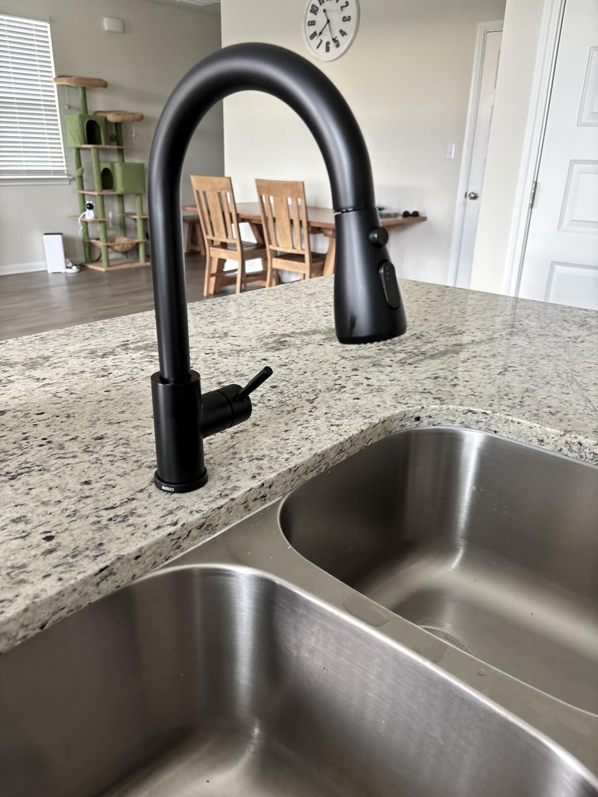 Hiqufet Touchless Kitchen Faucet, Pull Down Sprayer, Brushed Nickel customer photo 2