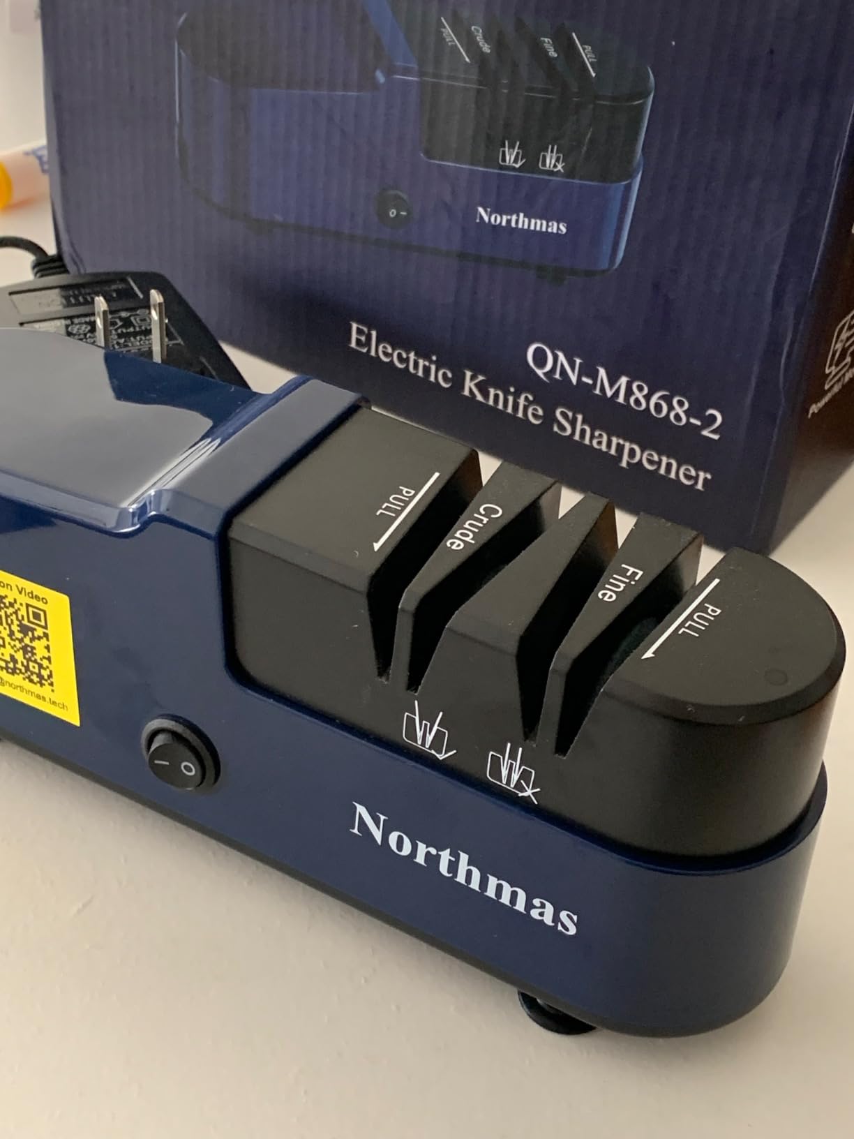 Northmas Knife Sharpener, Professional Electric Knife Sharpener for Home Use, 2 Stages for Quick Sharpening & Polishing, 100V-240V Global Voltage Design, Blue customer photo 2