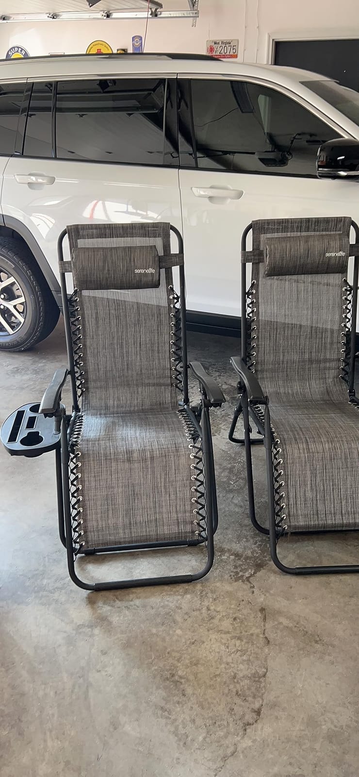 SereneLife Zero Gravity Lounge Chairs Set of 2, Adjustable Outdoor Recliners with Lockable Positions, Side Table Cup Holders, Padded Headrest Pillows, Foldable Steel Frame Patio Chairs (Brown) customer photo 1