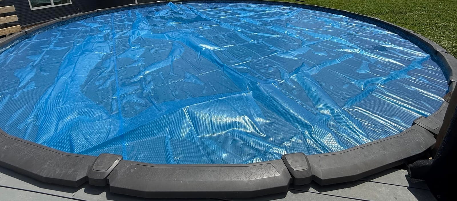 VEVOR Solar Pool Cover 28 x 14 ft, 16 Mil Rectangle Solar Blanket Blue customer photo 2