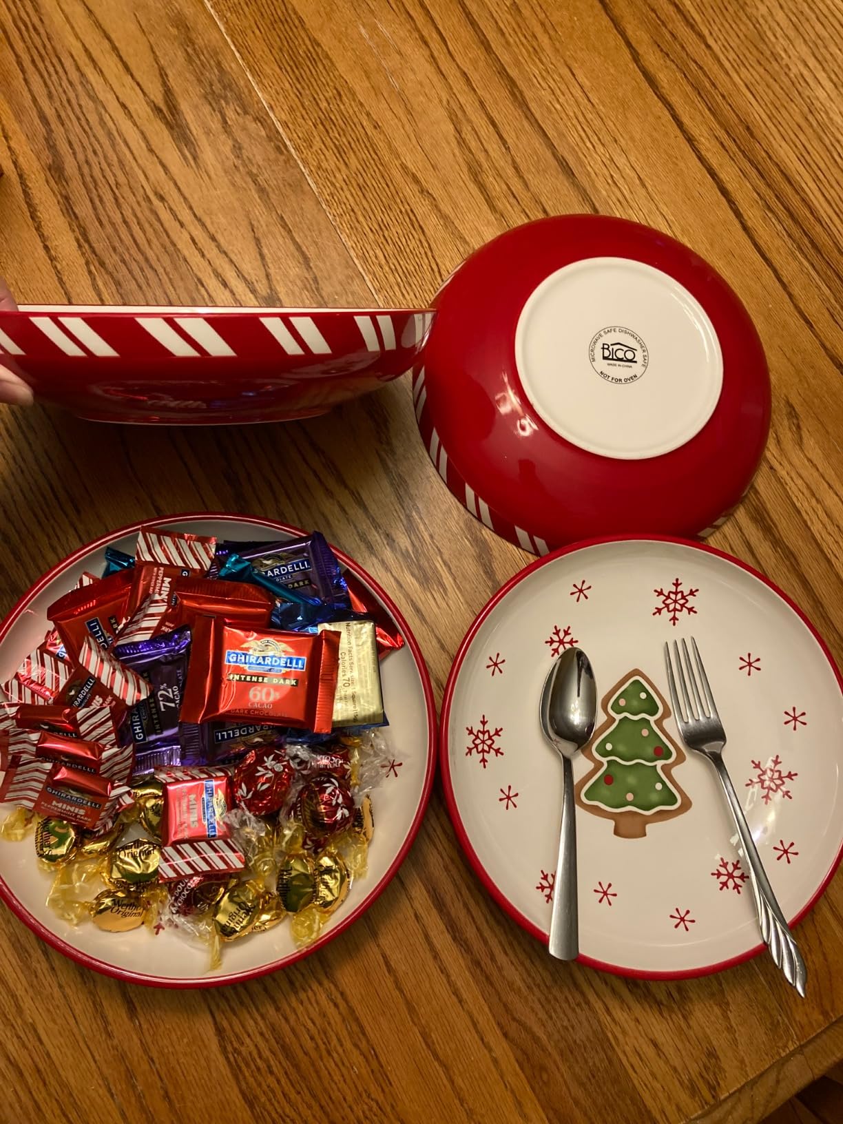 Bico Traditional Gingerbread Man Pasta Bowls, 35oz Salad Bowl Set of 4, Large Ceramic Serving Dinner Bowls for Soup and Cereal, Microwave and Dishwasher Safe, Gift for Housewarming and Holiday customer photo 2
