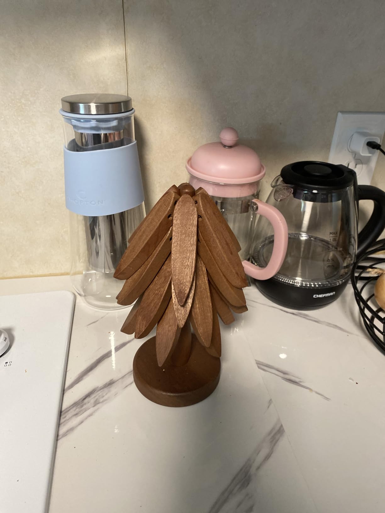 Vertdens Wooden Trivets for Hot Dishes, Hot Dish Coaster with Tree-Shaped Wood Collapsible Hot Pad Trivet Tree for Restaurant, 4 Wooden Trivet + 1 Stand(Walnut Wood) customer photo 1