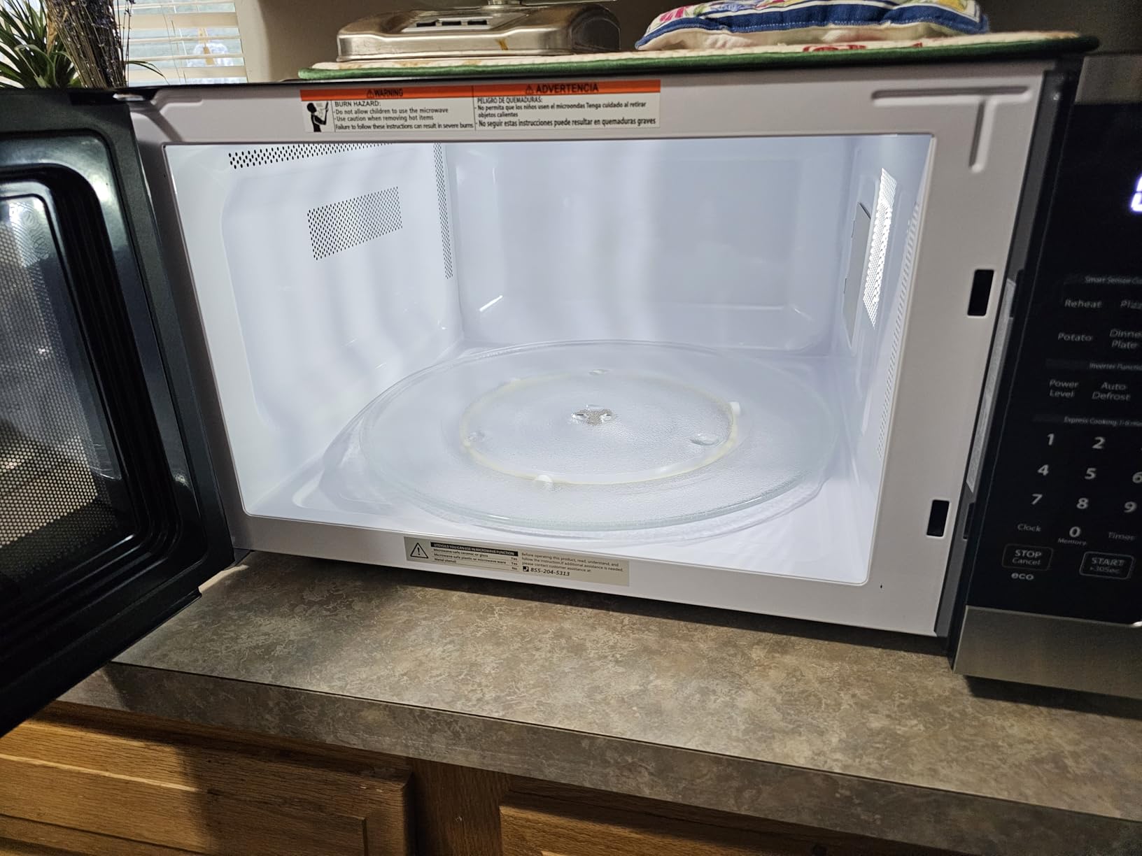 TOSHIBA Countertop Microwave Oven with Inverter, 2.2 Cu.Ft, 1200W customer photo 1
