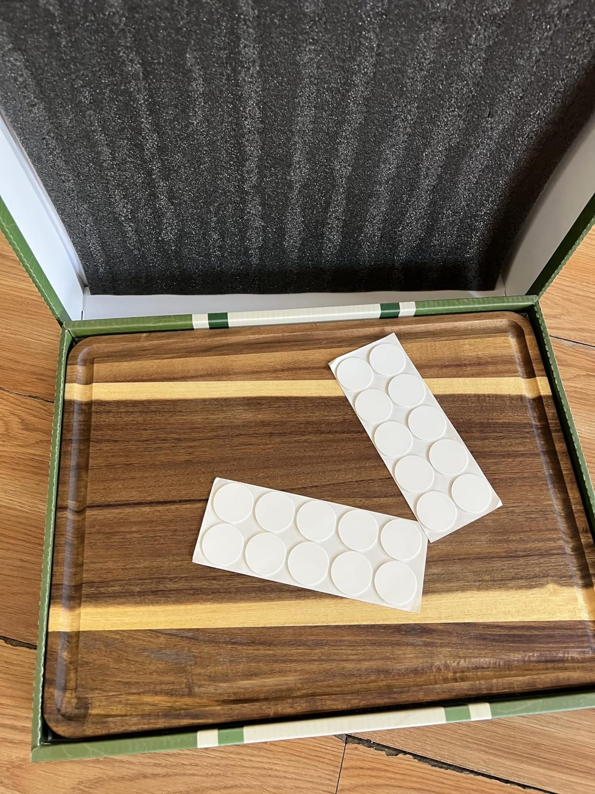 AZRHOM Acacia End Grain Wood Cutting Board 24x18x2 In Thick Butcher Block customer photo 1