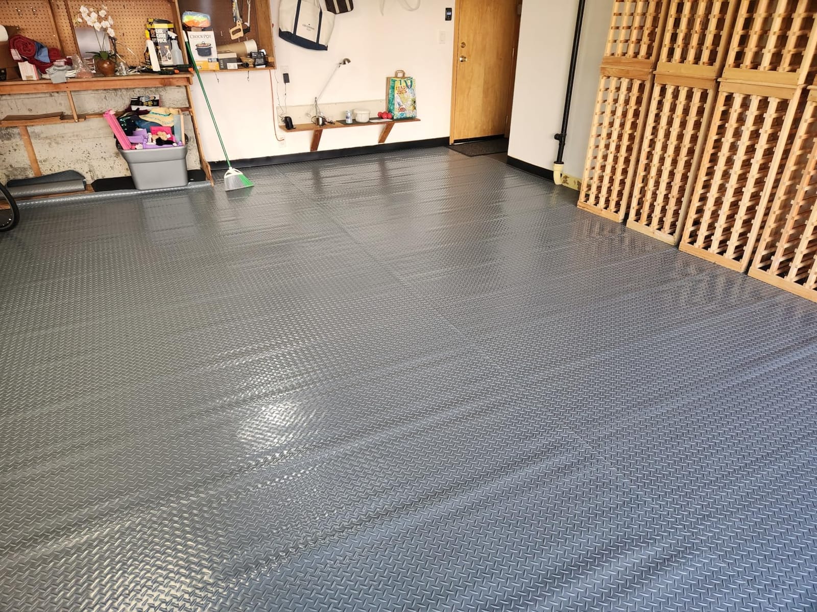 7.5x25 FT Garage Floor Mat, 2.8mm Thickened Flooring Roll Under Car Mat with 20Pcs Tapes, Diamond Plate, Non-Slip Floor Protector Mat for Trailer, Garage, Warehouse, Gyms, Trailer, Black customer photo 1
