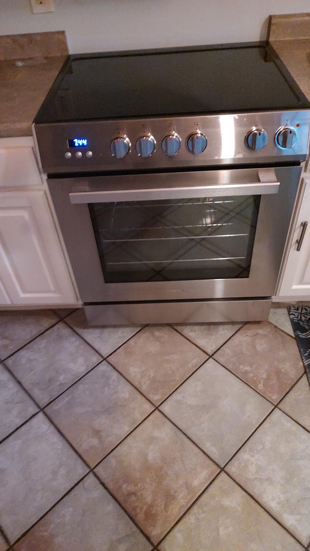 30 in. Stellar Coll 4.9 cu. ft. 4 Burner Electric Range, Convection, Black customer photo 2